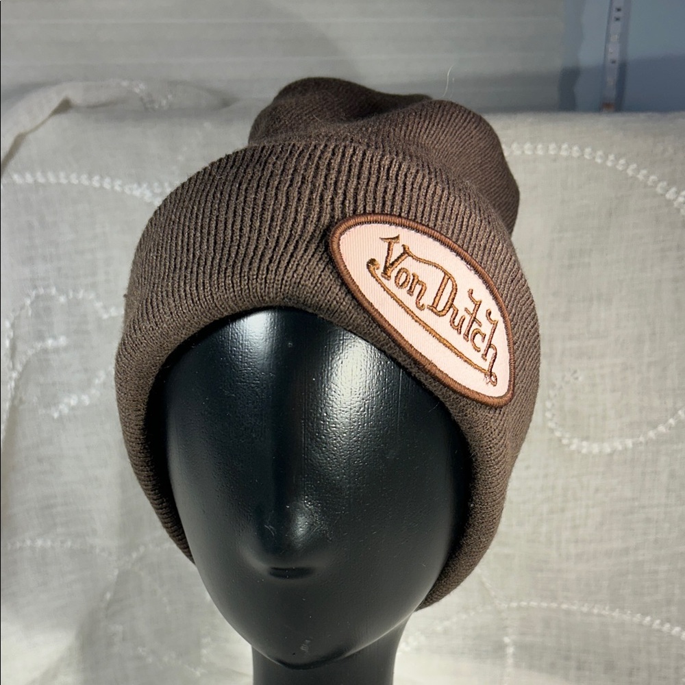 NWT Von Dutch knitted beanie
